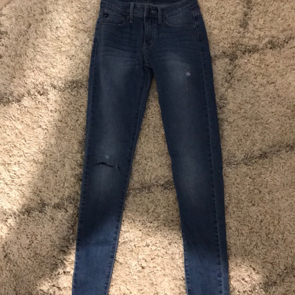 Slightly ripped jeans - Picture 1 of 6